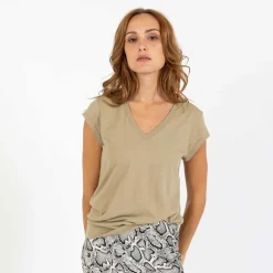 Coster Copenhagen CCH1101 V-Neck T-Shirt 406 Sand Olive